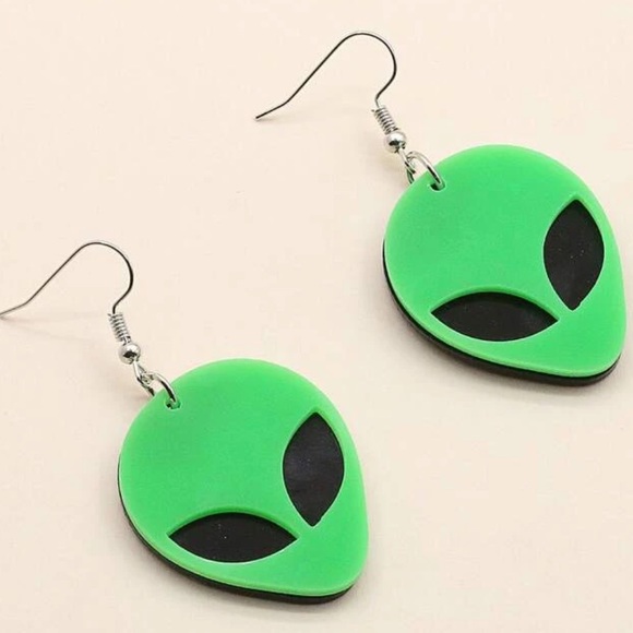 Alien face hanging drop acrylic earrings - Picture 3 of 3